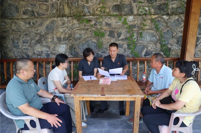 安徽绩溪一法庭法官，为了这起交通事故纠纷案，竟做出这种事……  第4张