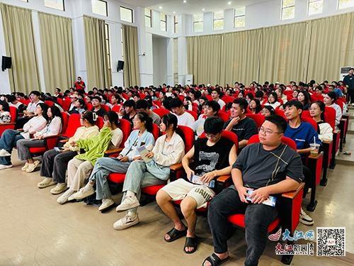 高校学生踊跃参与！景德镇这场无偿献血公益活动太火爆了  第2张
