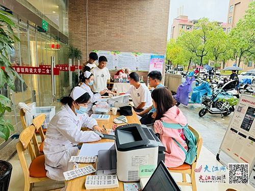 高校学生踊跃参与！景德镇这场无偿献血公益活动太火爆了  第3张