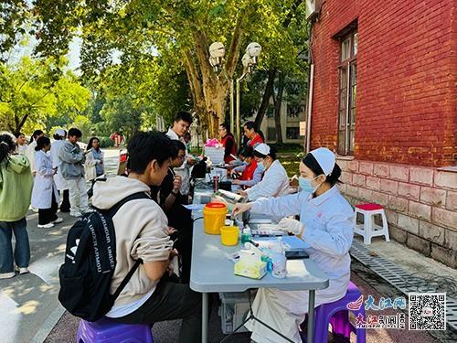 高校学生踊跃参与！景德镇这场无偿献血公益活动太火爆了  第5张