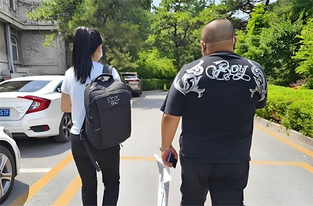 独自就医太艰难?专业陪诊师成老人临时家人,解决就医难题 第2张 独自就医太艰难?专业陪诊师成老人临时家人,解决就医难题 第2张