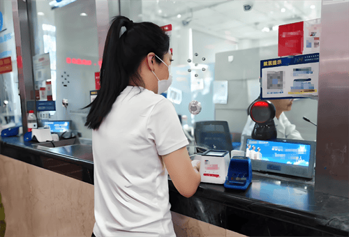 独自就医太艰难?专业陪诊师成老人临时家人,解决就医难题 第3张 独自就医太艰难?专业陪诊师成老人临时家人,解决就医难题 第3张