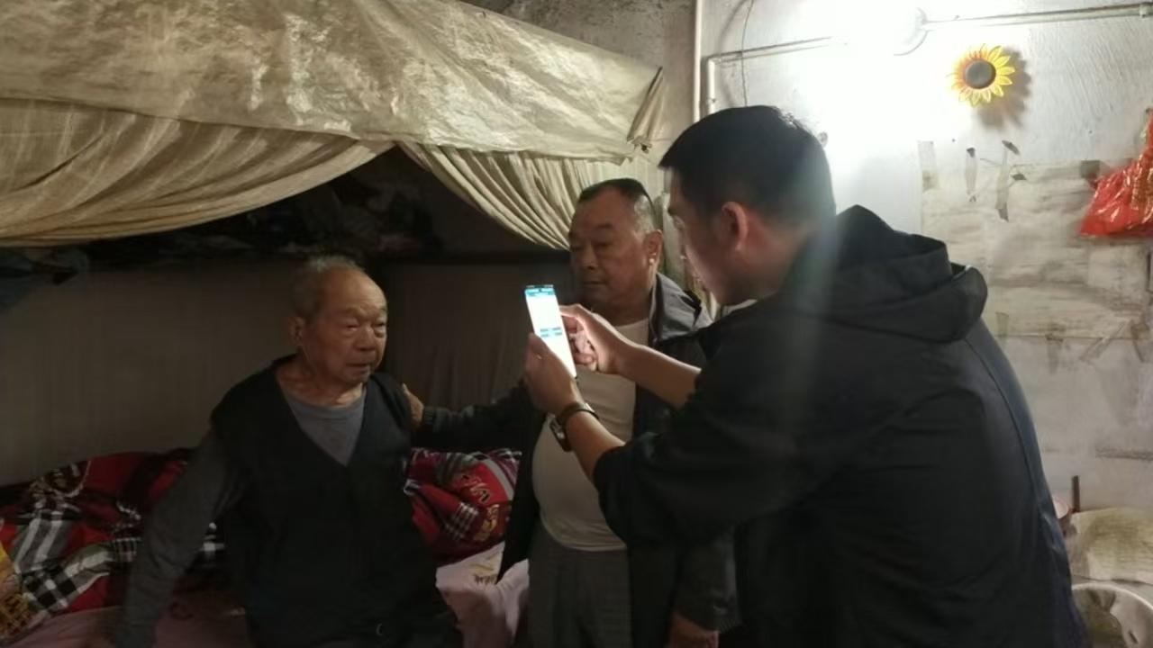 旺苍县人社局工作队上门服务，确保老人按时足额享养老待遇  第2张