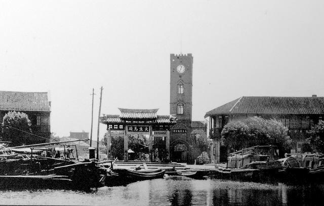 109 年了！这座小镇的钟楼为何还能准点报时？  第2张