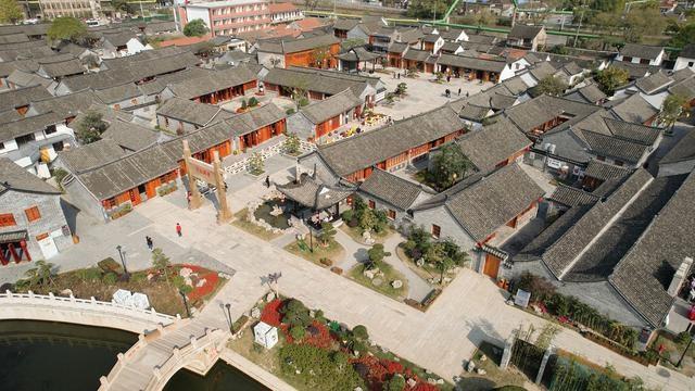 109 年了！这座小镇的钟楼为何还能准点报时？  第4张