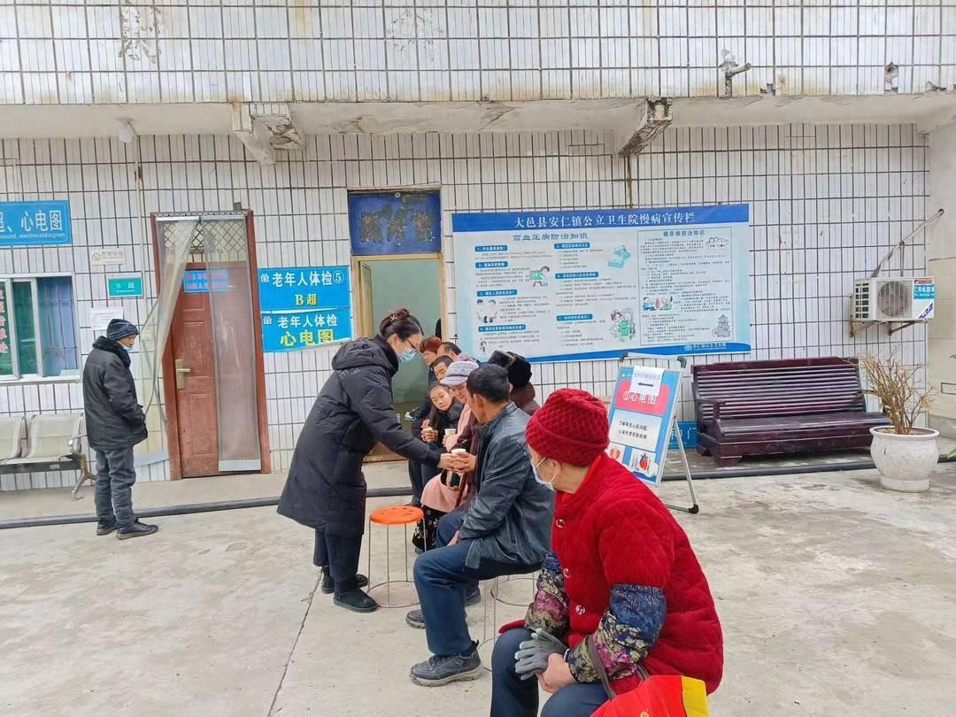 13 万常住人口，27 个村级卫生站，这个镇的精防工作太难了