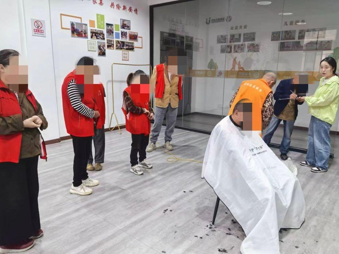 爱心义剪传递温暖，德清县新安镇这场活动真暖心  第2张
