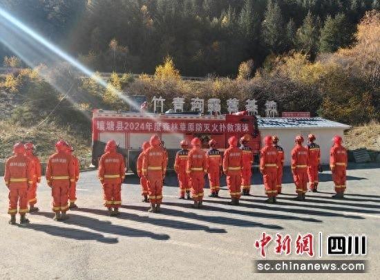 壤塘县地方专业扑火队开展实战演练，全力备战森林草原防灭火