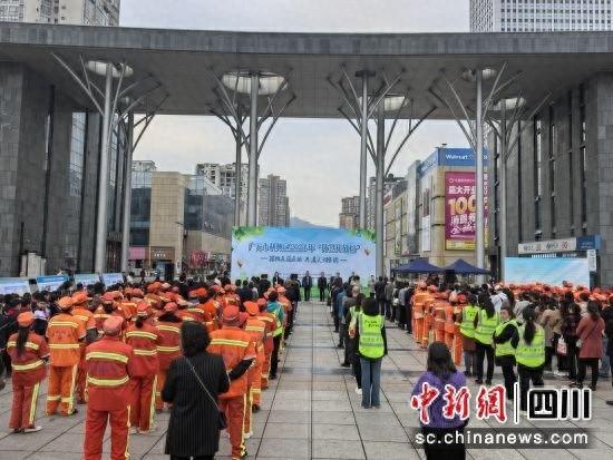 广元市利州区环卫开放日活动启动，新型环卫设备精彩亮相