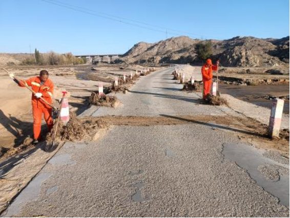 阿拉善左旗公路运输维护中心：多举措保障公路安全畅通  第2张