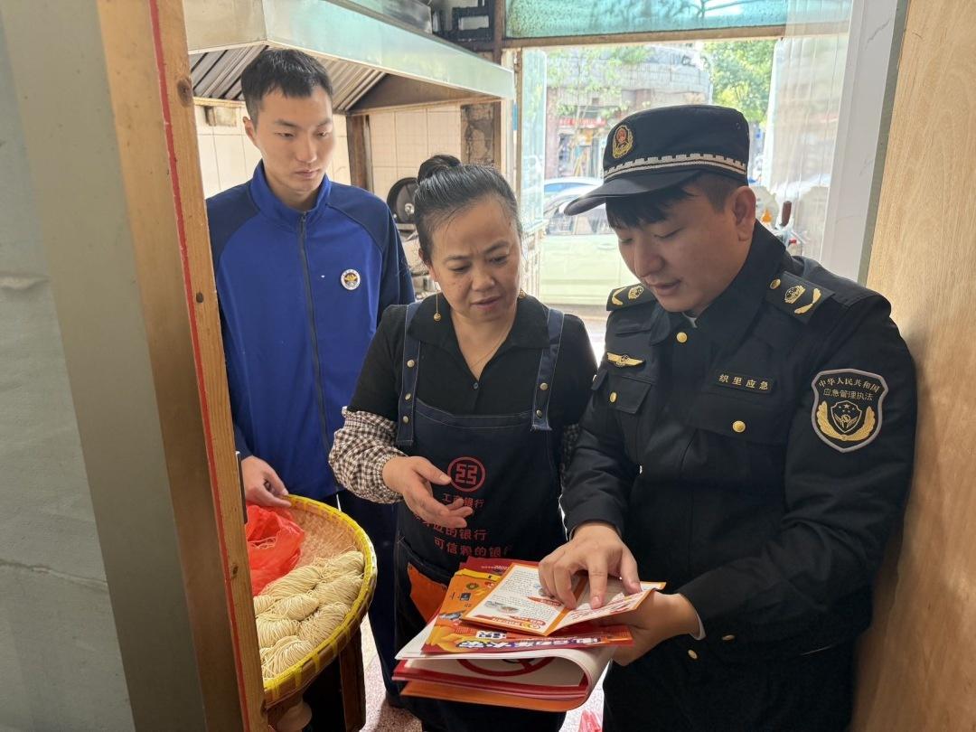 双十一临近，吴兴区织里镇开展安全生产大排查，筑牢安全防护墙  第2张