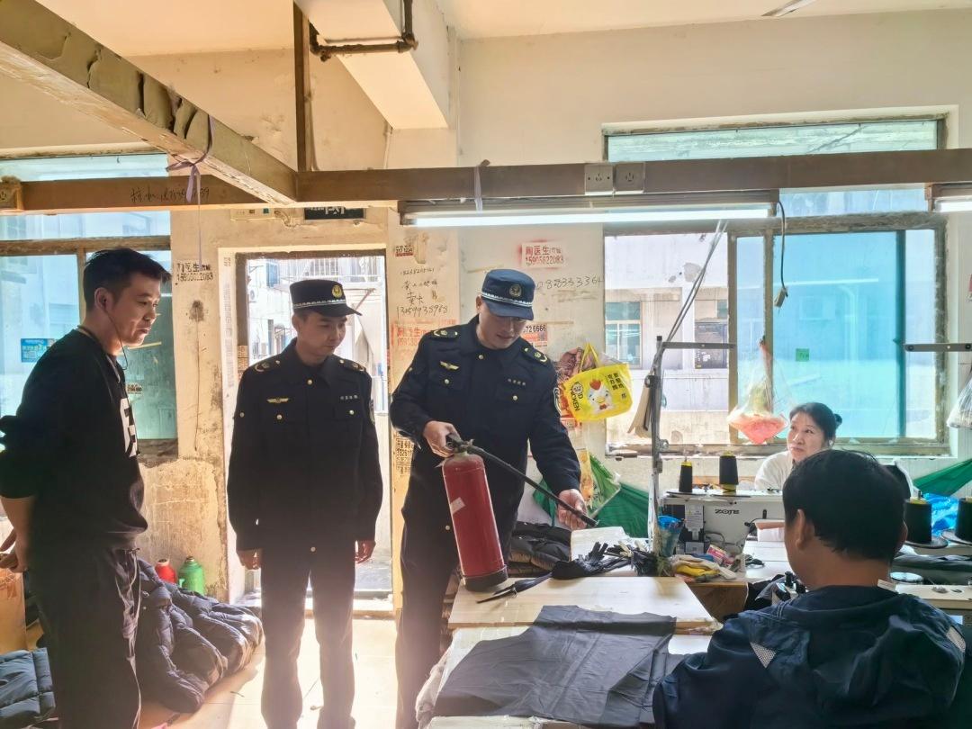 双十一临近，吴兴区织里镇开展安全生产大排查，筑牢安全防护墙  第3张