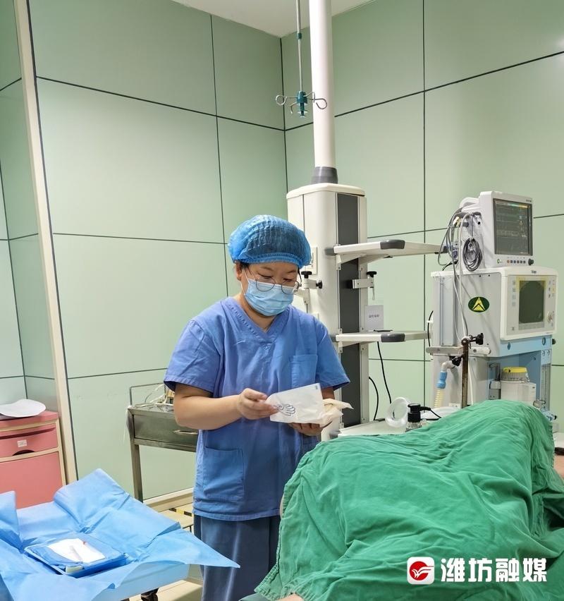 列车上乘客突然晕倒，安丘市妇幼保健院刁桂娟紧急施救转危为安  第2张