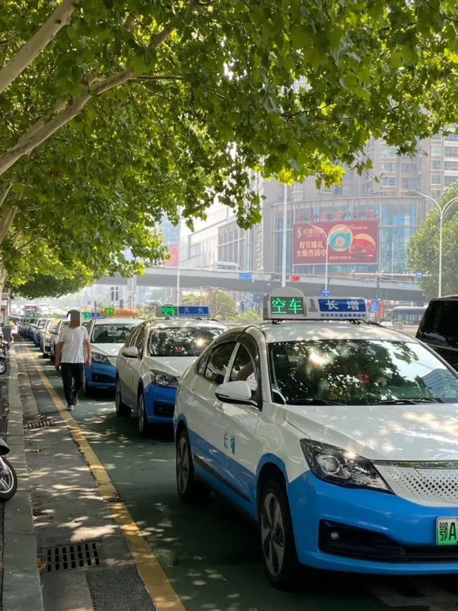 2024 年武汉无人驾驶出租车引发热议，人类工作会被机器取代吗？  第2张