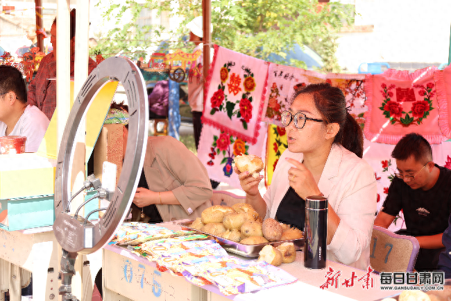 直播带货培训在临洮县漫洼乡拉开帷幕，你还在等什么？  第1张