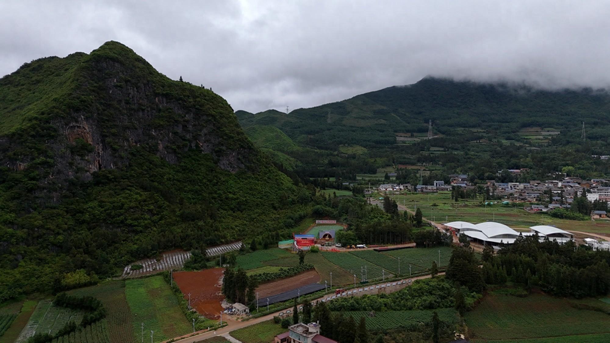 云南文山至蒙自铁路稳步推进，桥隧重点工程进入全面施工阶段