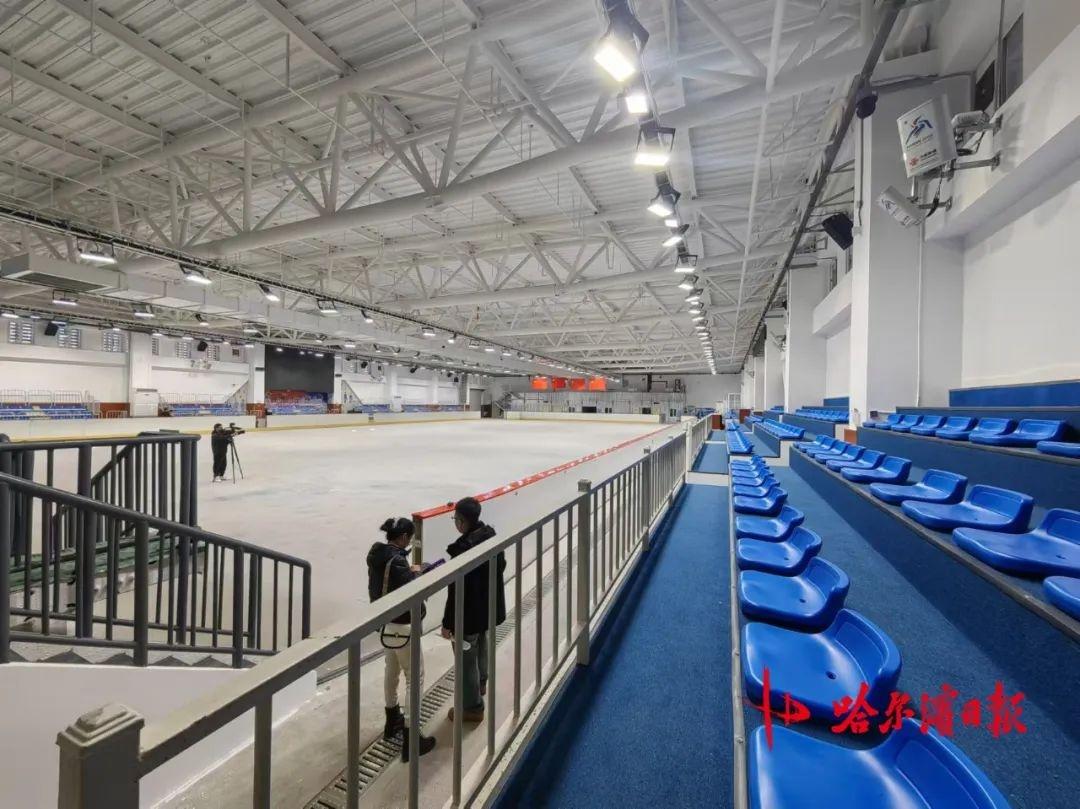 从校园冰球馆到国际赛事冰壶馆，平房区这所小学只用了 7 个月  第4张