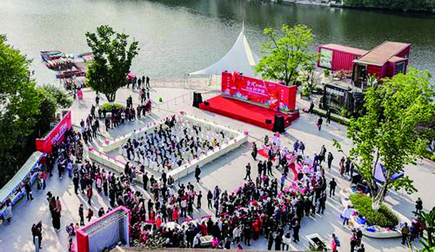 重庆市民晒蓝天白云，享受好天气，但入冬脚步已近，你准备好了吗？