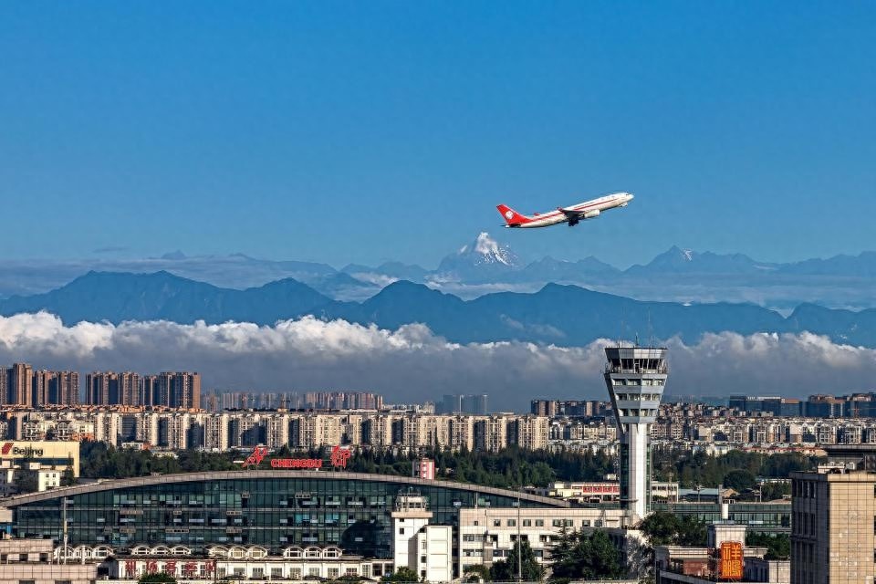 成都航空枢纽再创辉煌：第8000万名旅客见证城市腾飞