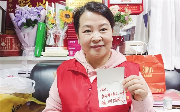 2024针心针意：100条爱心围巾背后的温暖故事，每一针都是沉甸甸的爱  第2张