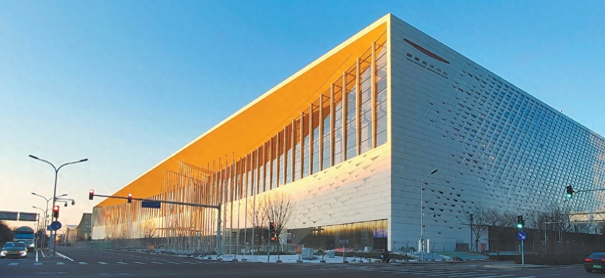 国家会议中心二期：白色建筑中的优雅线条与鸟巢映入眼帘的油画般美景