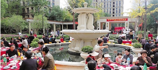 150米长龙宴席，80桌百家宴震撼登场！杭州各小区争相举办，你家小区也在其中吗？  第3张