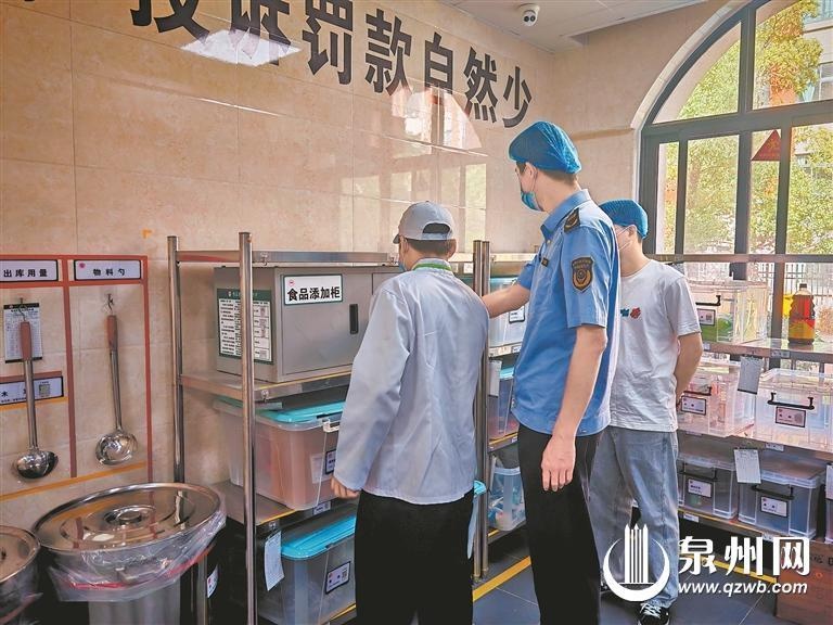 台商投资区校园食品安全大升级！陪餐老师与学生共进餐，后厨大检查曝光  第2张