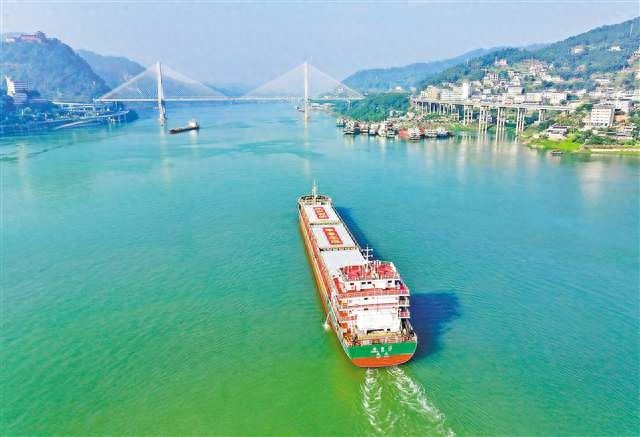 重庆港—宁波舟山港江海直达航线正式开通，西南地区迎来海轮时代