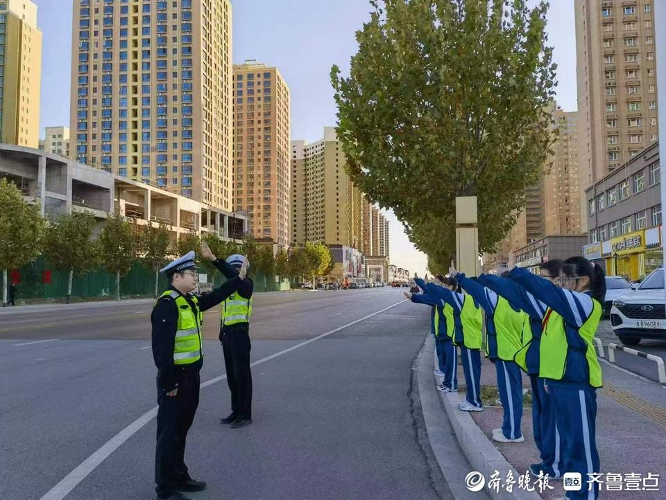13个122交通安全日，定陶交警携手小学生共创文明交通，你还在等什么？  第4张