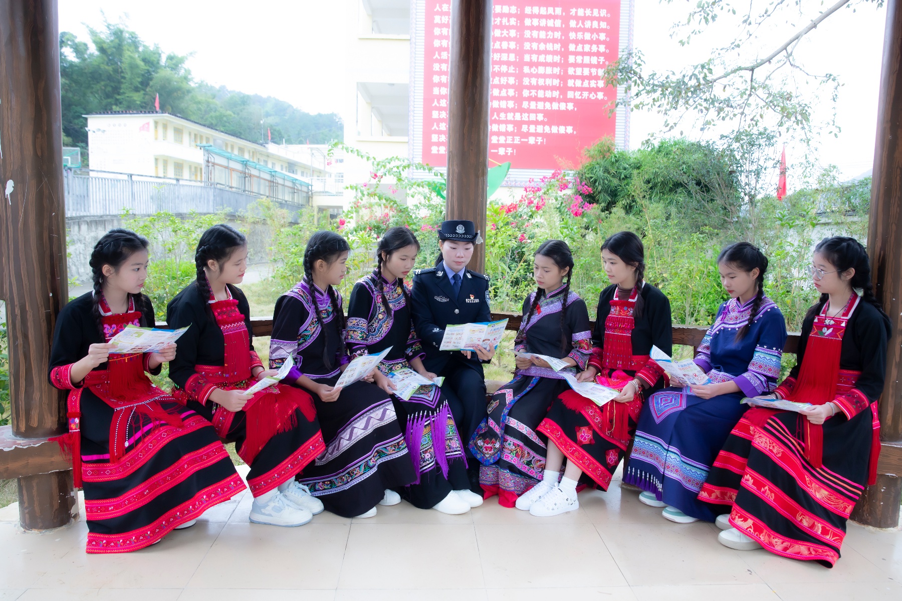 11月27日，田林县八桂中学的禁毒宣传：一场与毒品的生死较量  第3张