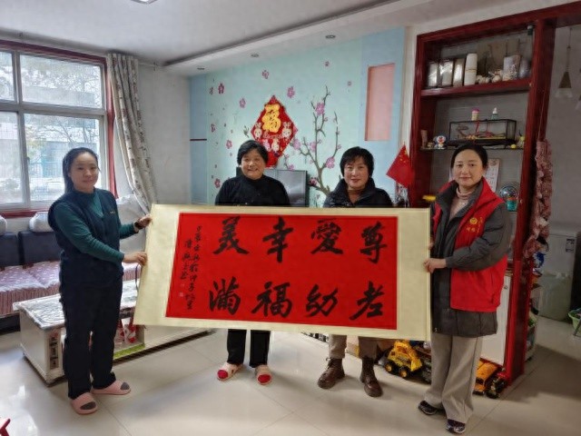 济宁泗水县送家风家训书法作品入户，传承家庭美德，弘扬中华传统美德