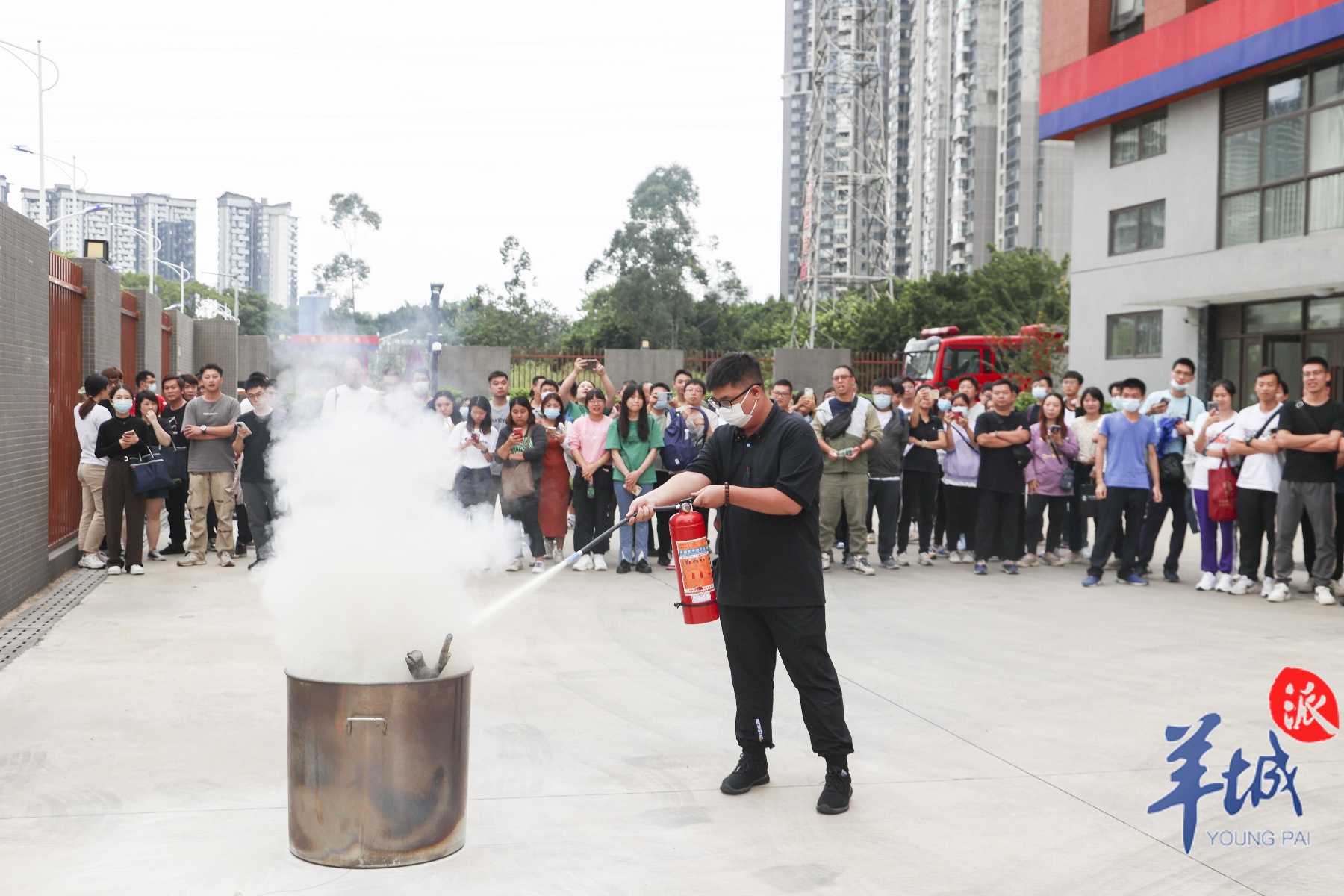 电动车自燃惊魂一刻：网格员李文彪和朱伟鹏的英勇救援，如何化险为夷？  第3张