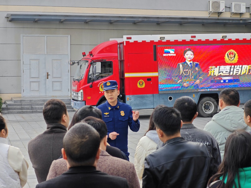 100余人紧急集结！枝江电子信息产业园惊现消防宣传车，火灾预防秘籍大公开