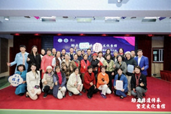 揭秘上海社区非遗课程：剪纸、八极拳等传统技艺如何在社区焕发新生？