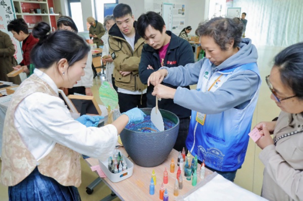 揭秘上海社区非遗课程：剪纸、八极拳等传统技艺如何在社区焕发新生？  第3张