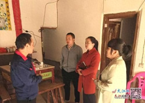 从绝望到希望：两位农村妇女如何通过防贫保险重获新生？