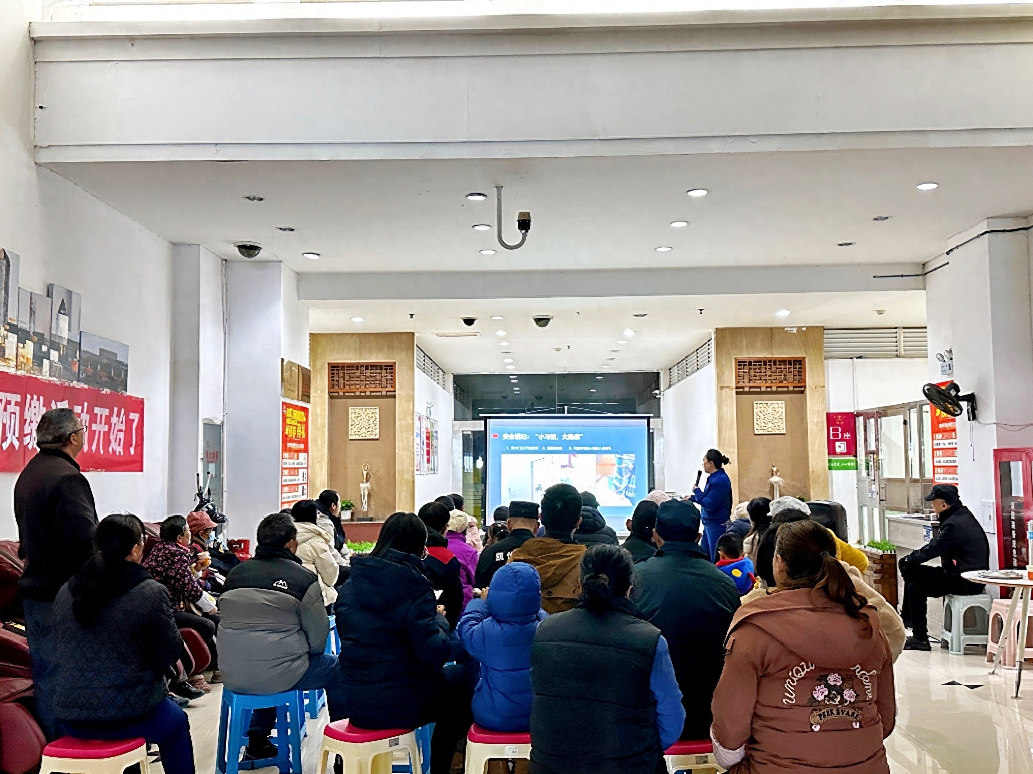 昆明小区院坝课堂第58场：居民热情不减，消防知识深入人心  第1张