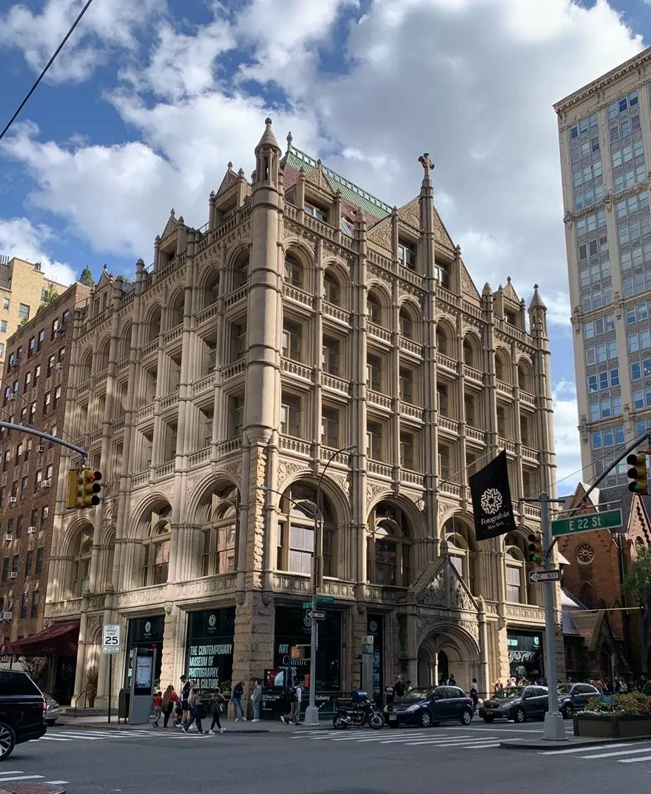 从曼哈顿到纽约：Fotografiska摄影艺术中心的街拍特展，见证时光流转与城市变迁  第1张