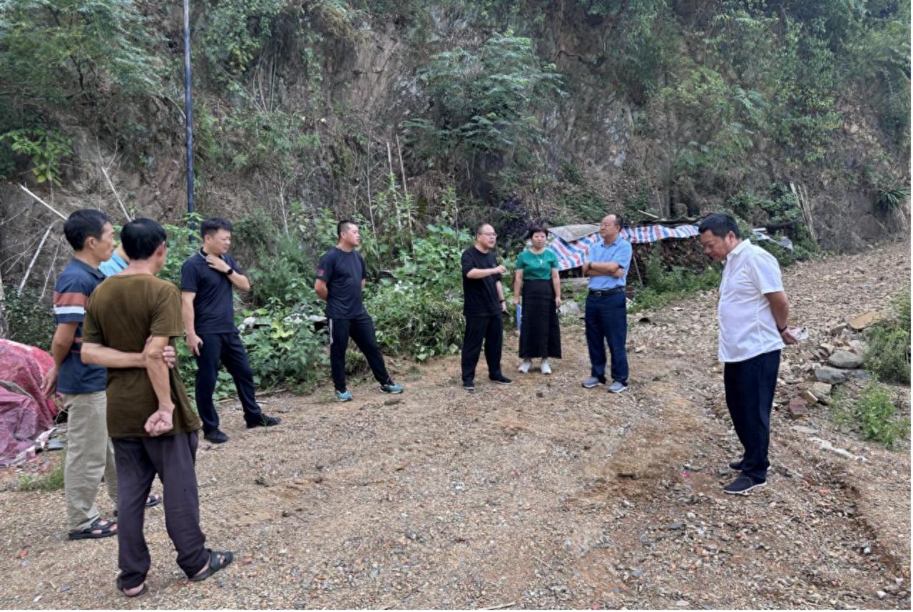 从泥巴路到康庄大道：上王村改造工程如何让村民生活焕然一新？  第1张
