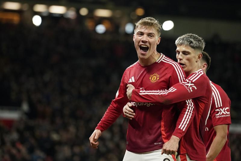 曼联新帅阿莫林首胜背后：三中卫体系初现雏形，欧战胜利带来希望  第2张