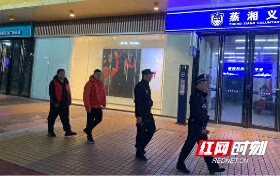 夜幕下的守护者：蒸湘区巡逻队如何点亮群众心中的平安灯  第1张