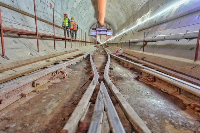 北京地铁22号线惊现智能盾构机，无人驾驶、自动掘进，未来交通新纪元开启  第4张