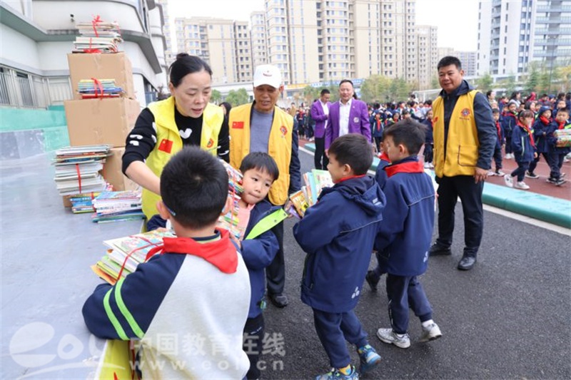 爱心传递，知识翻山越岭：东润外国语学校公益捐书活动温暖丽江山区  第2张