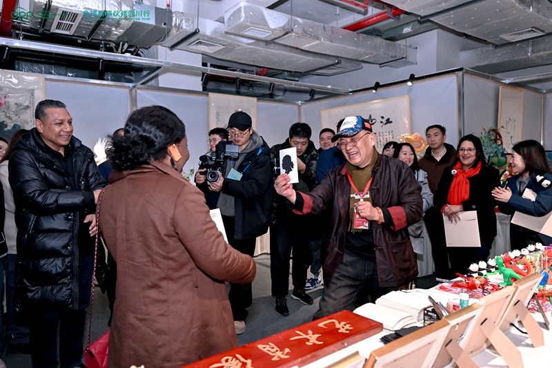 在玉林，音乐与生活交织的悠闲时光：全球熊猫伙伴亲身体验成都的活力与安逸  第2张