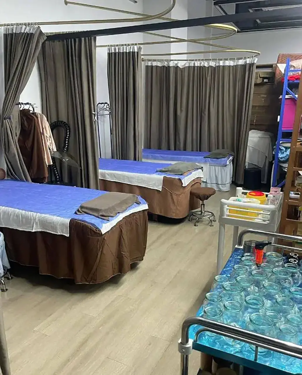 中医诊所惊现性侵案，受害人身心俱疲，家人劝阻声张，她该如何自救？  第2张