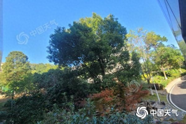 湖南气温回升至20℃！洋葱式穿搭法应对昼夜温差，你准备好了吗？  第1张