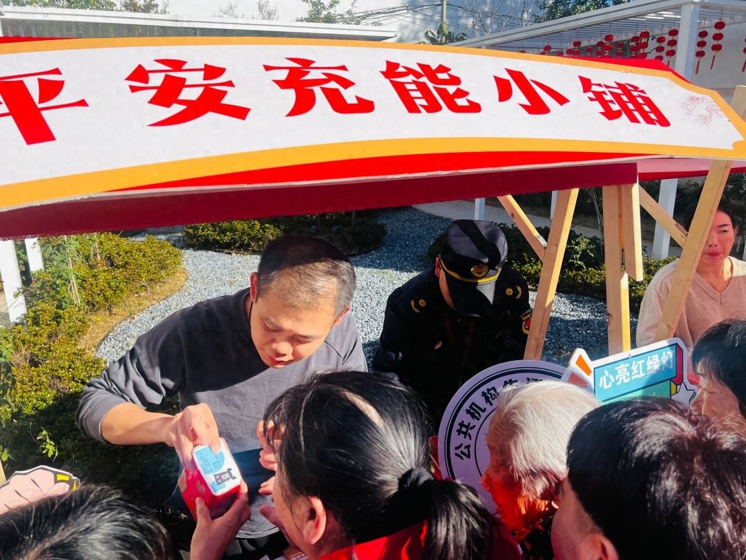 垃圾分类大作战：你真的知道怎么分吗？社区志愿者现场教你，保护环境从我做起  第1张