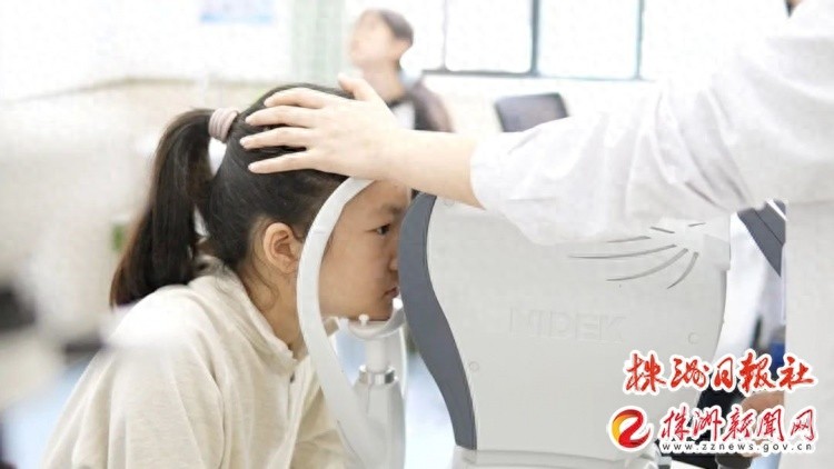 10岁女孩近视度数3年飙升，角膜塑形镜能否拯救她的视力？