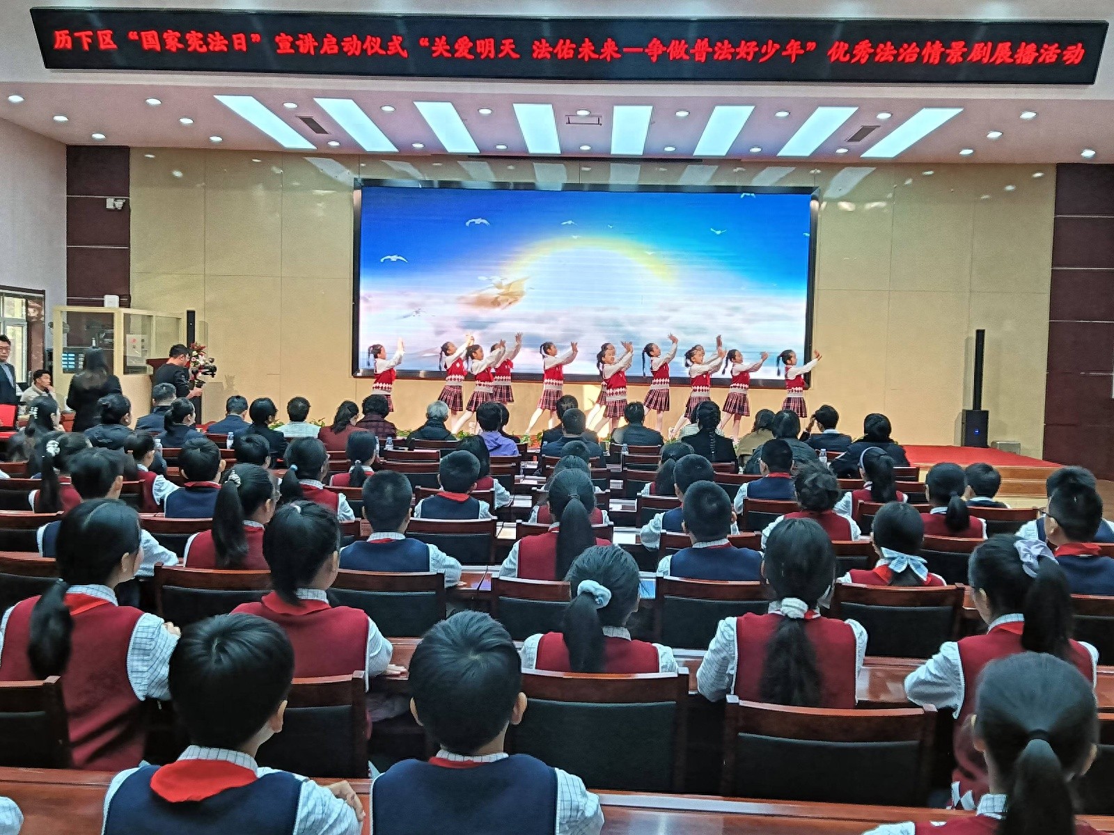 11岁少年如何用宪法保护自己？这场法治情景剧展播告诉你答案  第1张