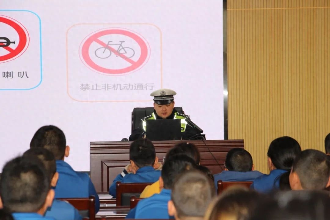 第十三个122全国交通安全日：交警三大队多形式宣传，守护学生冬季出行安全  第1张